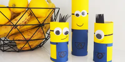 Minions-Figuren aus leeren Plenty-Rollen