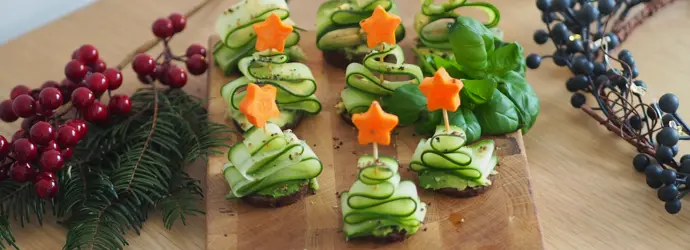 Vegane Gurken-Tannenbaum-Spiesse