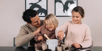 Basteln, säen, staunen: Anzuchttöpfe aus Küchenrolle selber machen