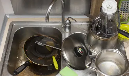 How to clean baking trays until they shine